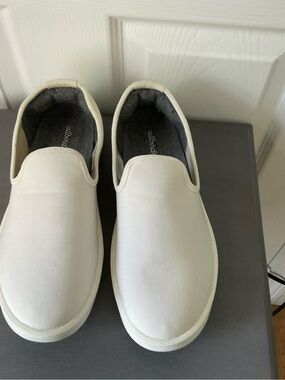 NWOT All Birds Lounger Slip Ons Size 9W Cream Color